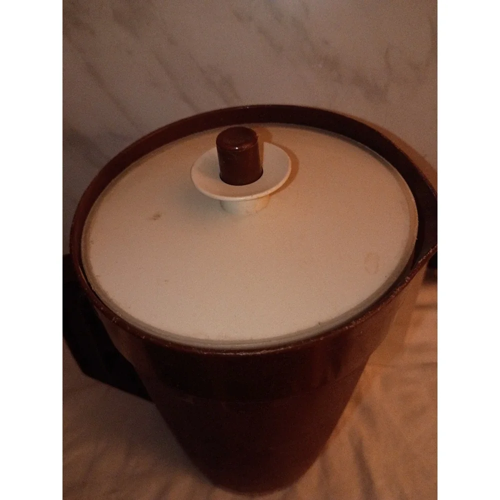 Vintage Tupperware Brown 2 Quart Pitcher 800-4 Push Button Lid 801-4 USA Made